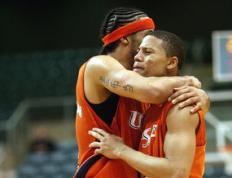 塔图姆遭遇五持续失利，澳大利亚队教练压力巨大！观众掌声雷动