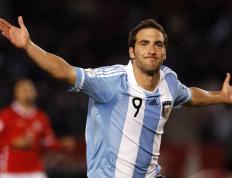 德罗巴回归赛场，关键助攻首场状态亮眼，曼联观众沸腾！